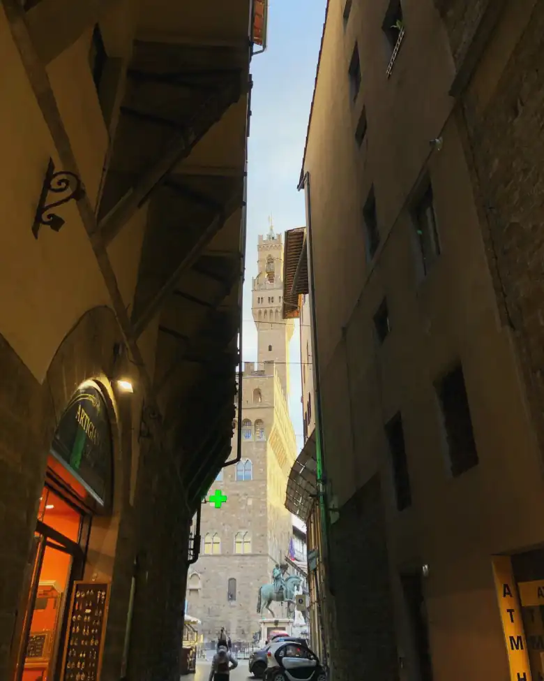 Via dei Magazzini, verso Palazzo Vecchio.